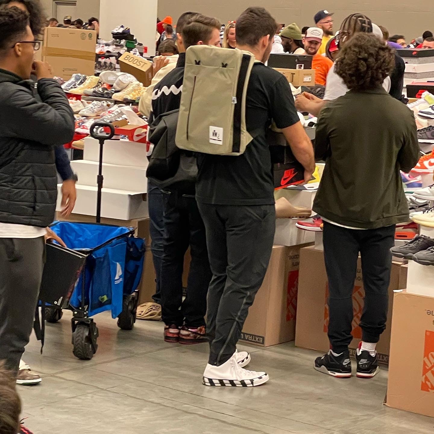 Sneaker Travel Backpack II (Sand/Off White)